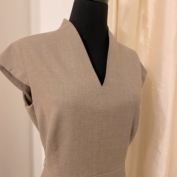 EUC Beautiful MaxMara Dress - 100% Virgin Wool - 8 - Cap Sleeves, V-Neck, Sheath - Picture 4 of 11
